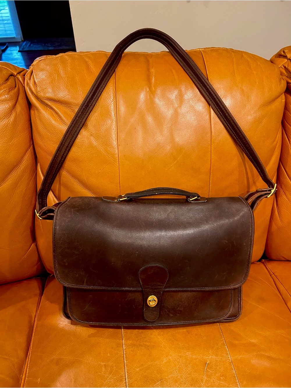 Large COACH Brown Leather Messenger Bag - Classic Carry
